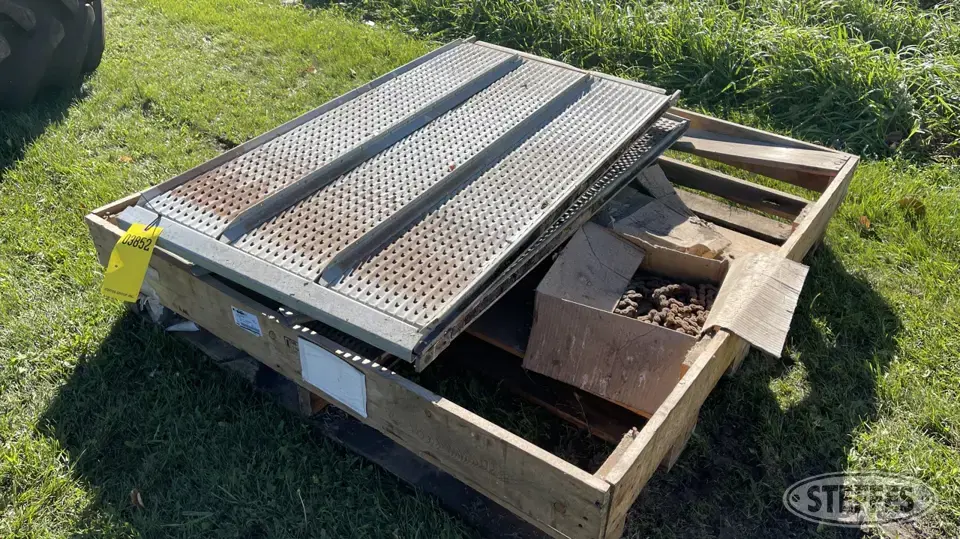 (4) New Holland Flagship sieves Ag Equipment Part
