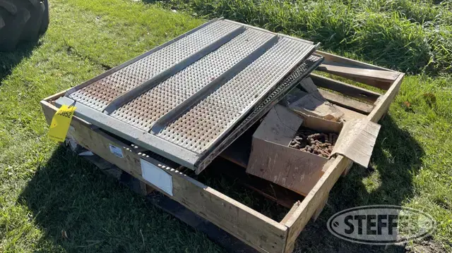 (4) New Holland Flagship sieves