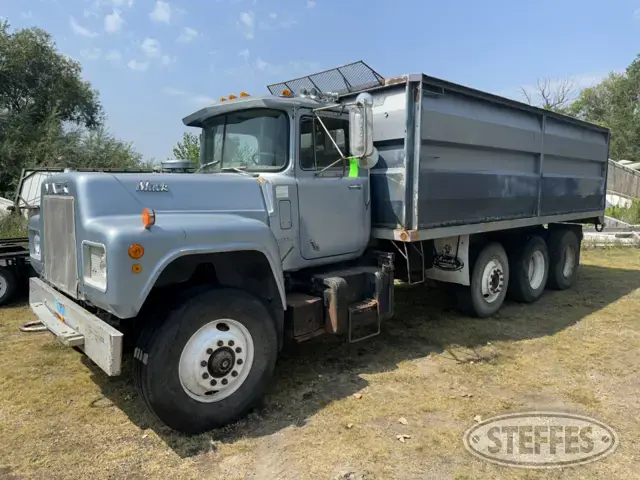1973 Mack R-600