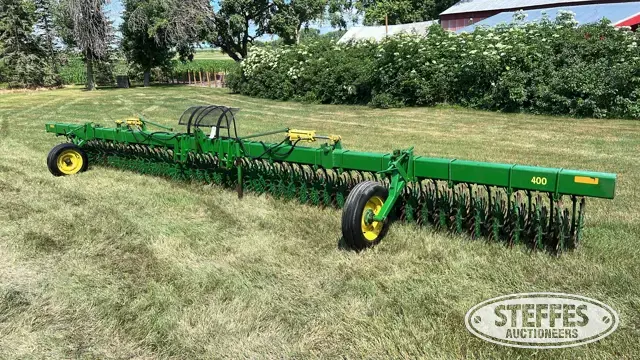 John Deere 400