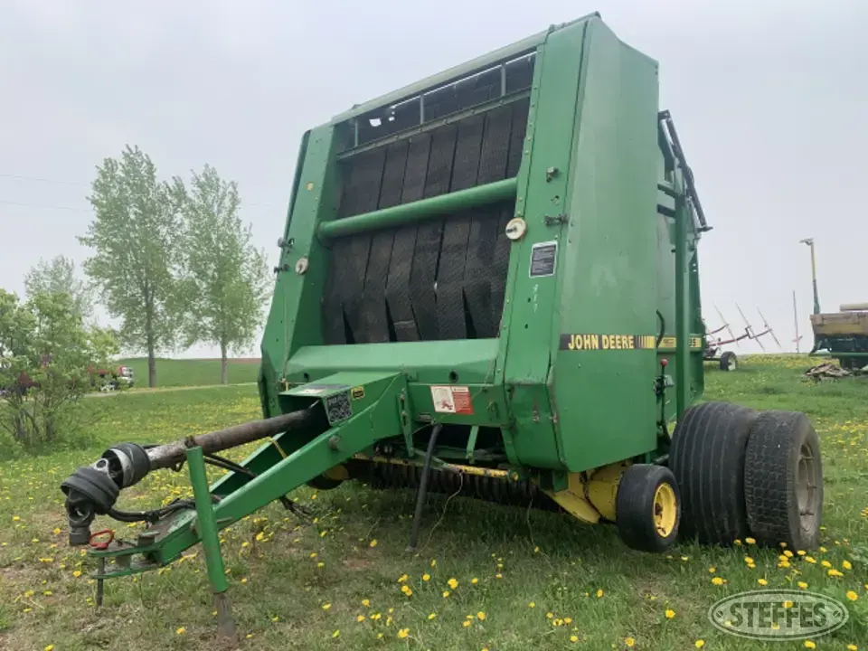 John Deere 535 Round Baler