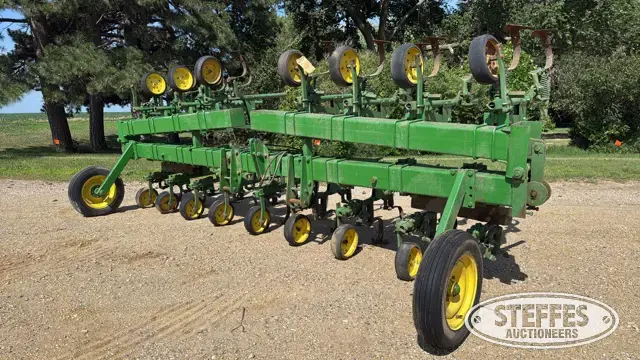 John Deere row crop cultivator