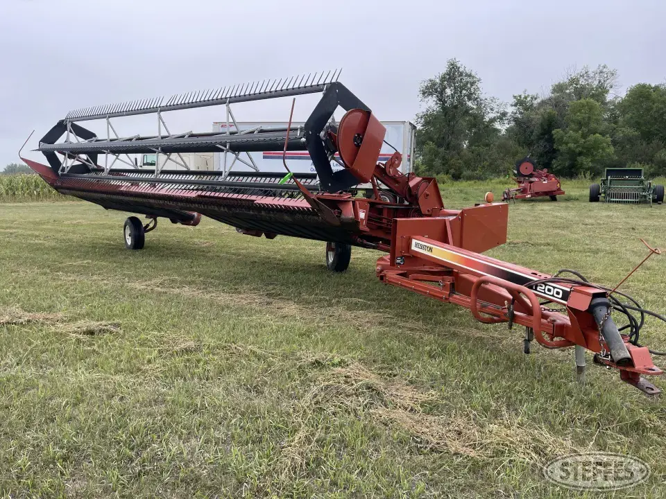 Hesston 1200 Pull-Type Swather