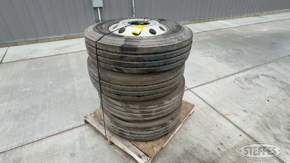 (4) Continental 11R22.5 tires Truck Tire