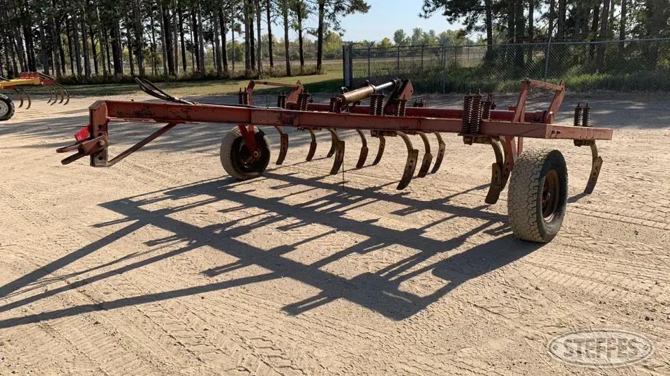 Melroe 501 Chisel Plow
