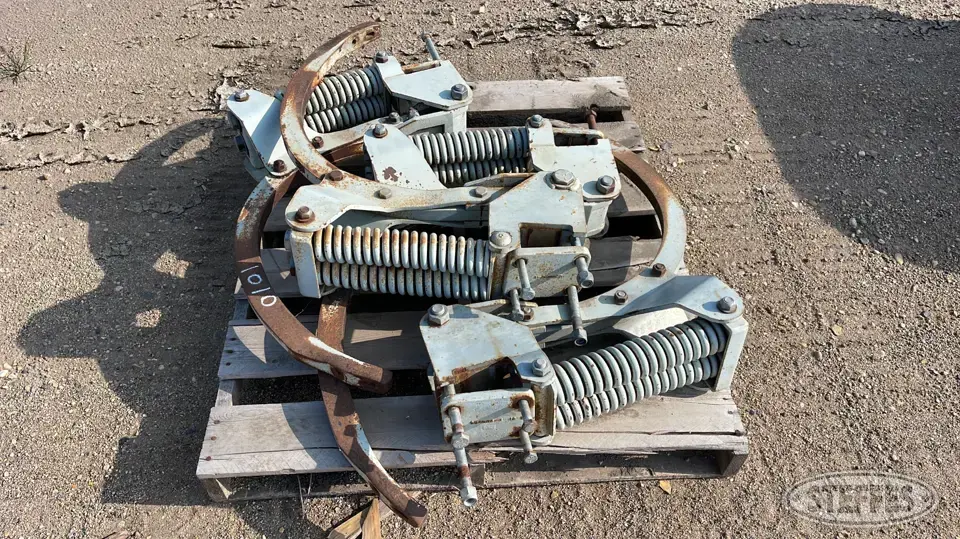 (4) Wil-Rich HD chisel plow shank assemblies Ag Equipment Part