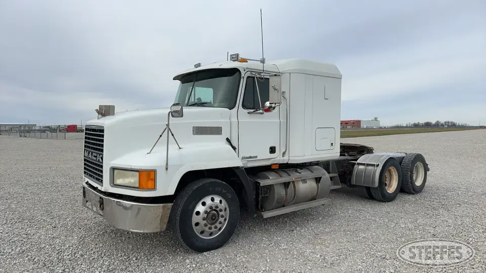 1997 Mack CH613 Conventional Truck with Sleeper