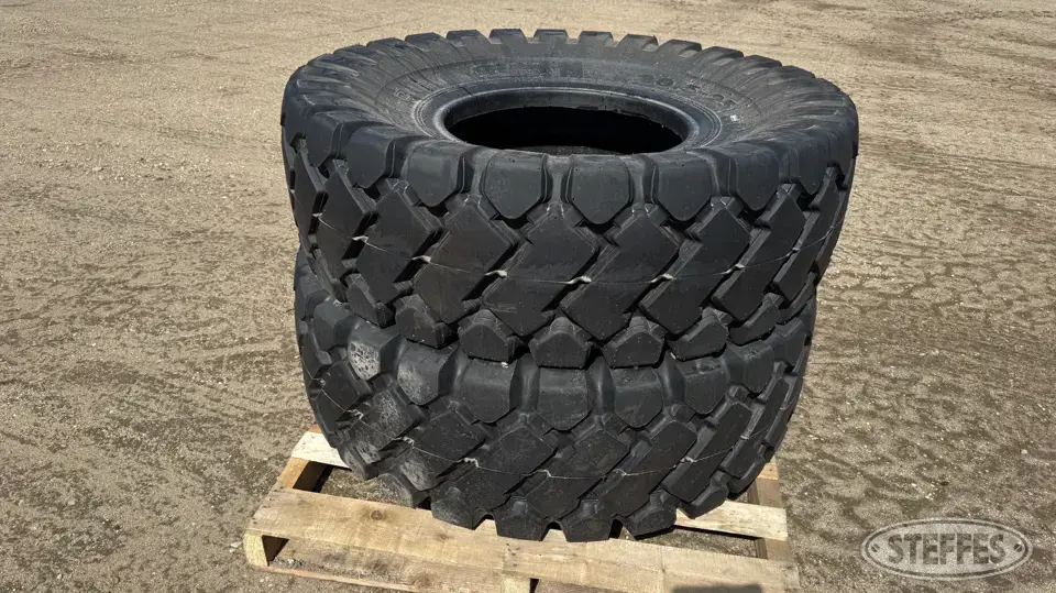 (2) Beaver 20.5-25 payloader tires Construction Equipment Tire