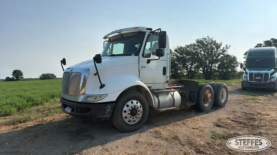 2006 International 8600 Conventional Truck without Sleeper