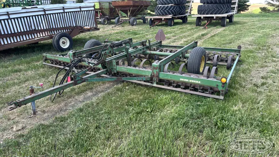 John Deere F950 Rolling Packer