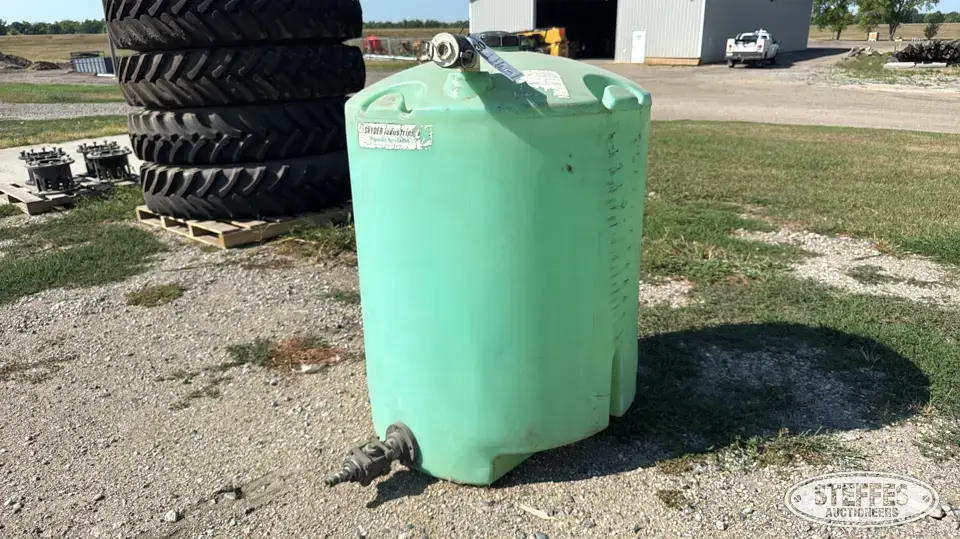 Snyder Industries 170 gal. poly tank
