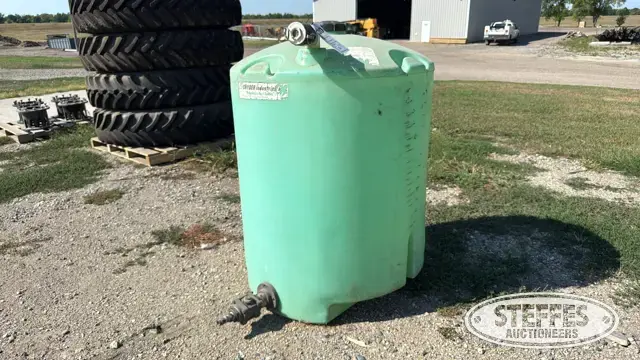 Snyder industries 170 gal. poly tank