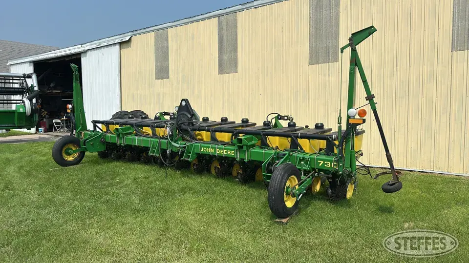 1996 John Deere 7300 12 or More Row Planter