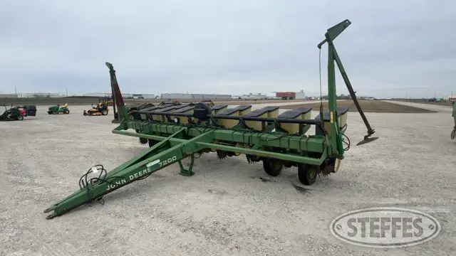 1990 John Deere 7200