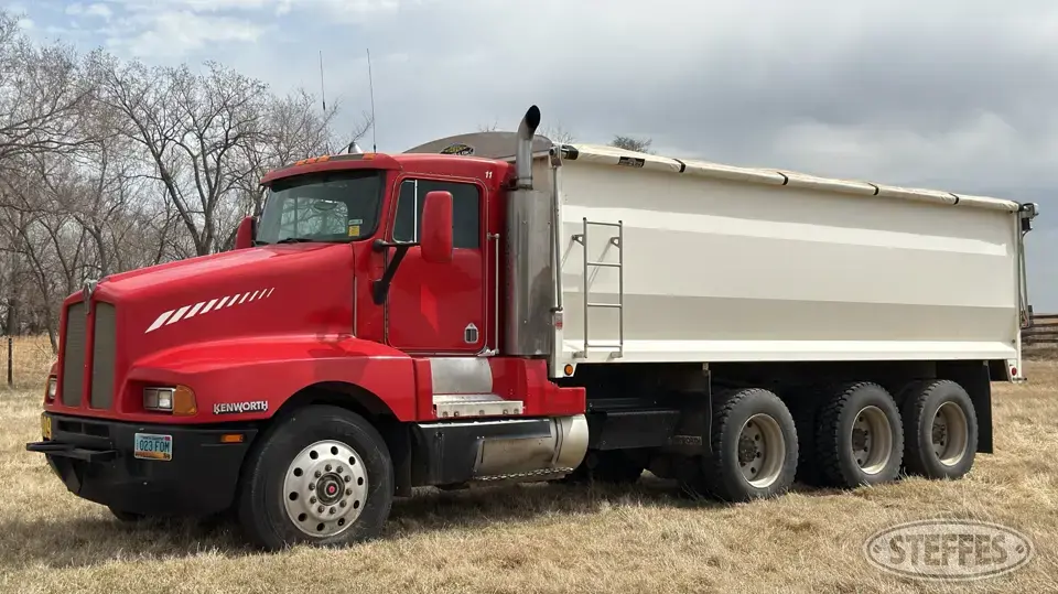 1990 Kenworth T600 Tri-Axle Boxed Truck