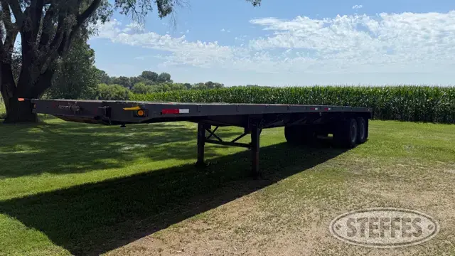 1974 American tandem axle flatbed trailer