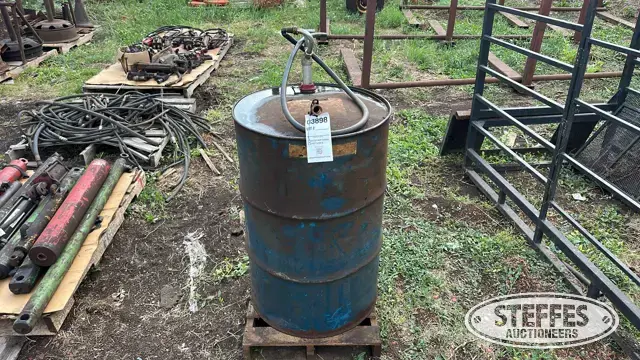 Barrel w/hand pump