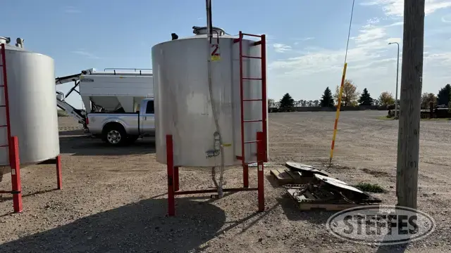 1,500 gal. SS cone bottom tank