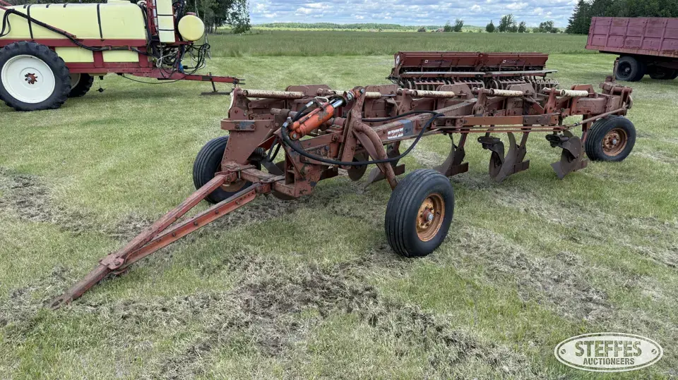 Melroe 911 Plow