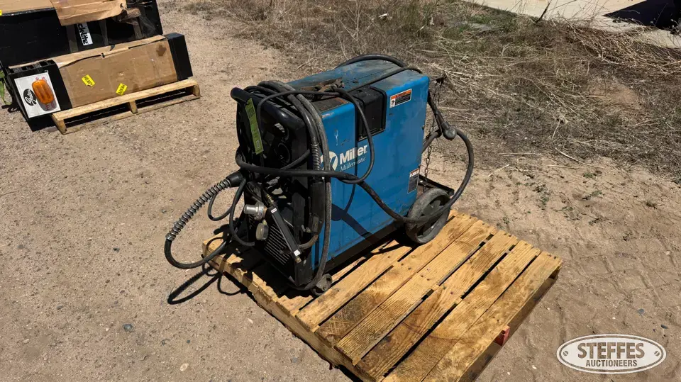 Miller Millermatic 251 Welding