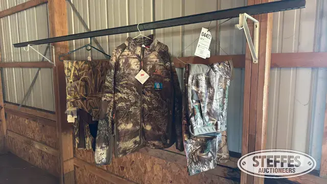 (3) Camouflage clothing pcs.