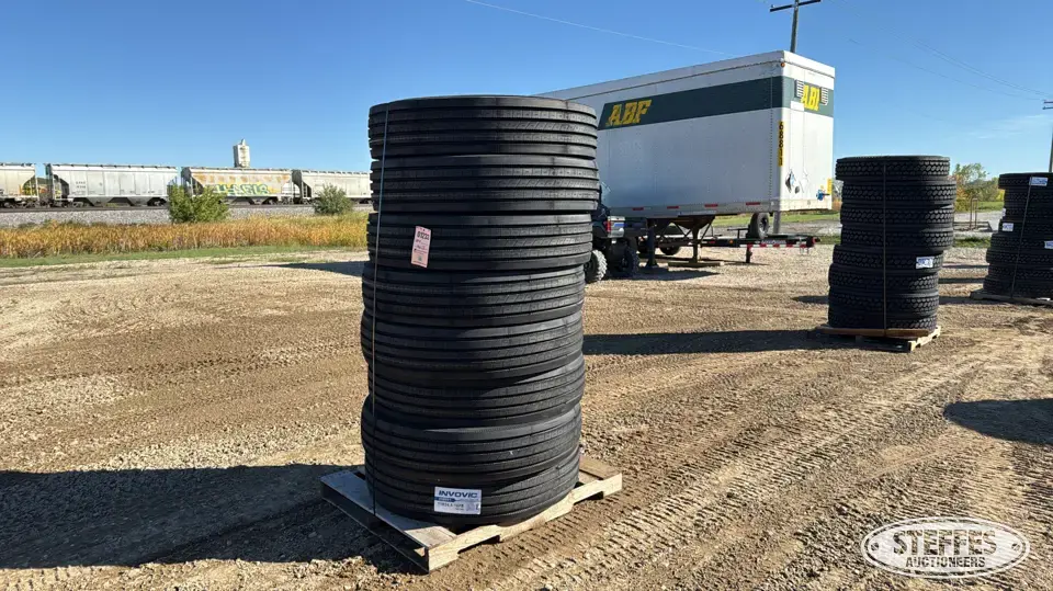 (8) Invovic FM591 11R22.5 tires Truck Tire