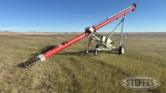 Buhler Farm King 1036