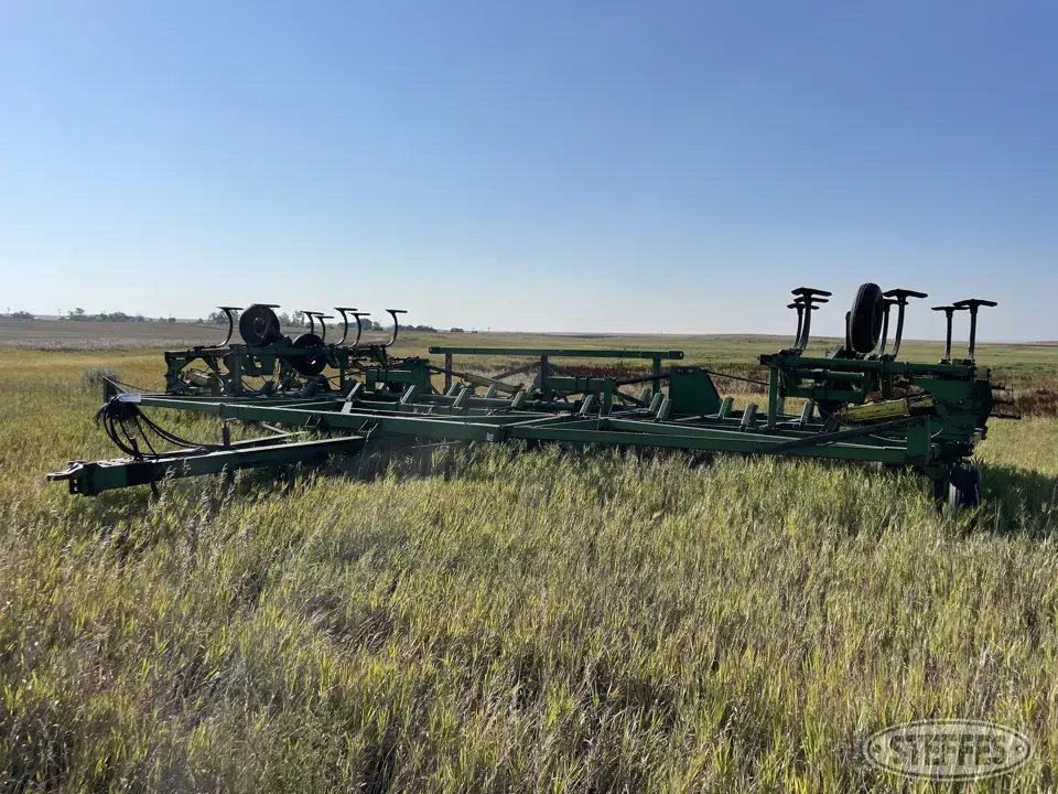 John Deere 1650 Chisel Plow