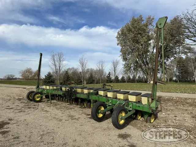 John Deere 7100