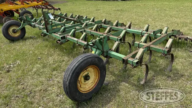 John Deere 1100