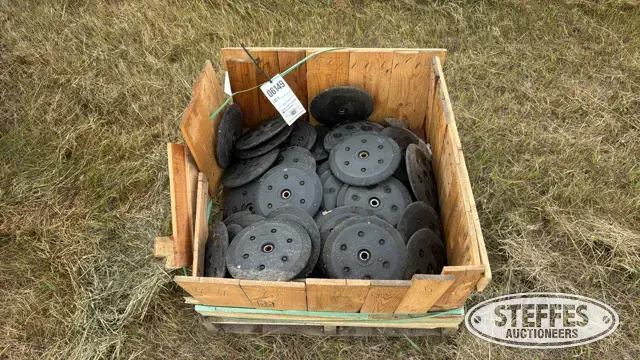 Rubber closing wheels