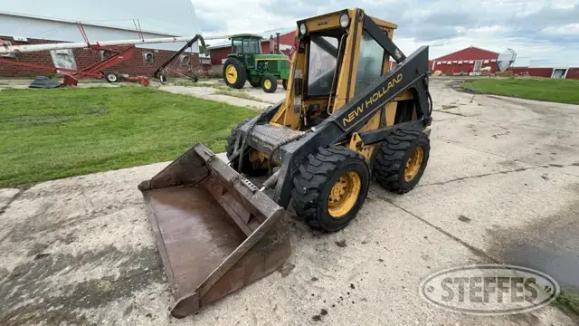 1993 New Holland L785