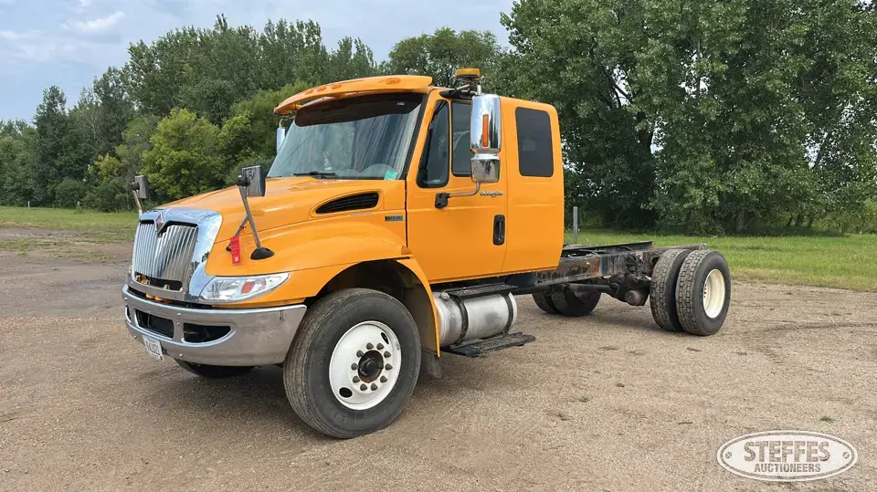 2014 International DuraStar 4300 Cab and Chassis Truck