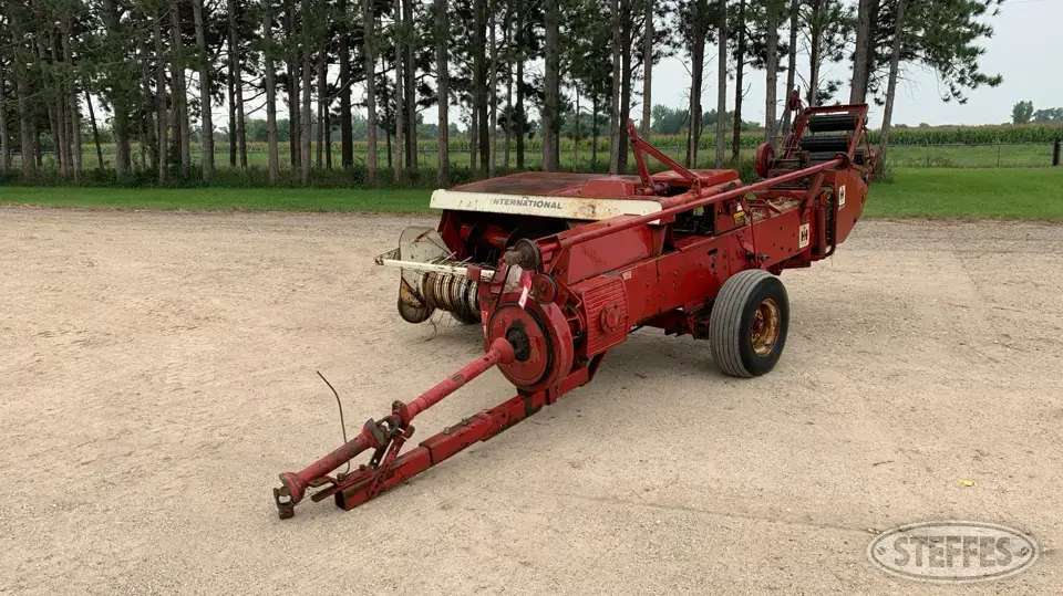 International 430 Square Baler