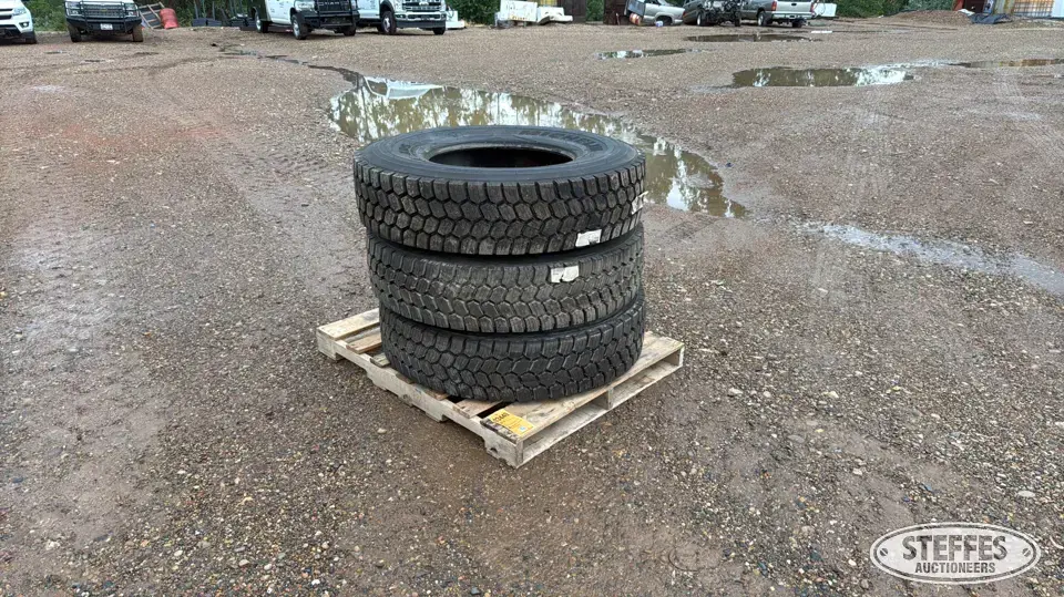 (3) Michelin X 12R22.5 tires Truck Tire