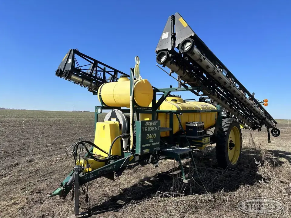 2003 Spray-Air Trident 3400 Signature Series Pull-Type Sprayer
