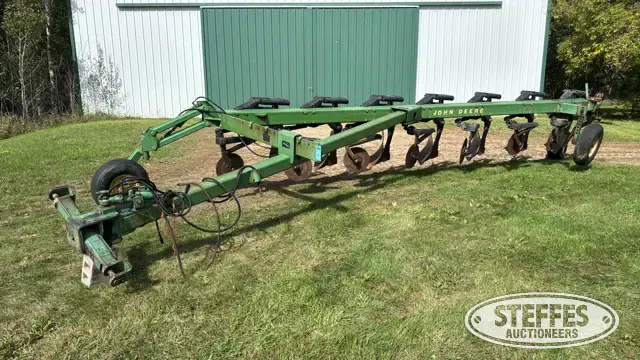 John Deere 2700