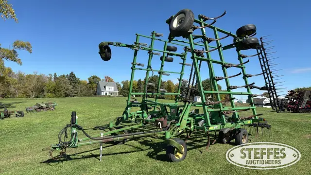 2005 John Deere 2410