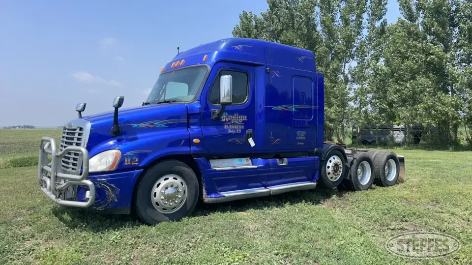 2011 Freightliner Cascadia Conventional Truck with Sleeper