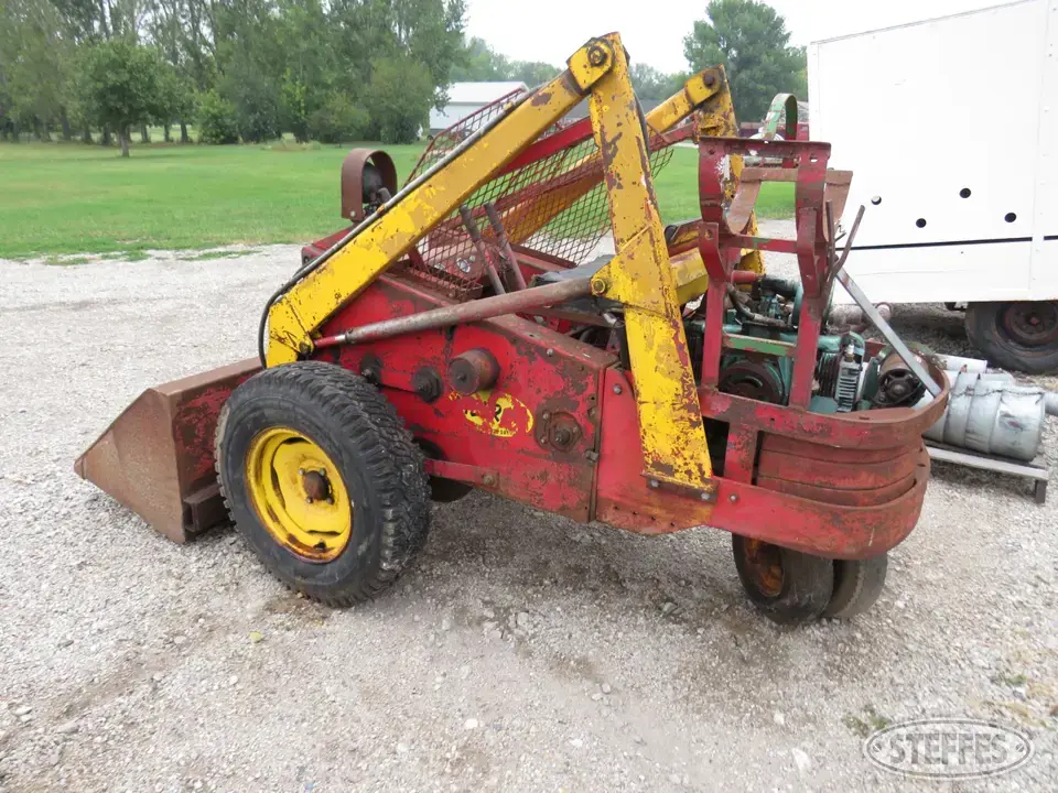 Melroe Bobcat Wheeled Skid Steer