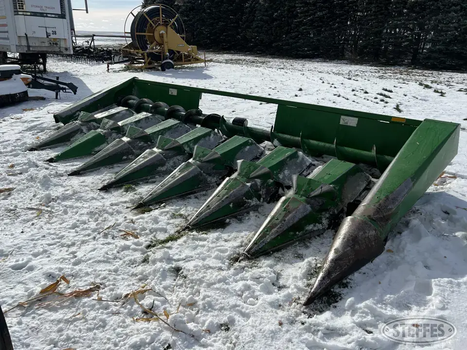 John Deere 843 Corn Head