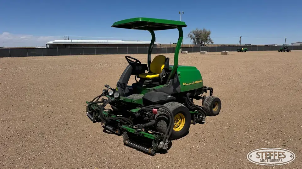 John Deere 8700 PrecisionCut Lawn Tractor
