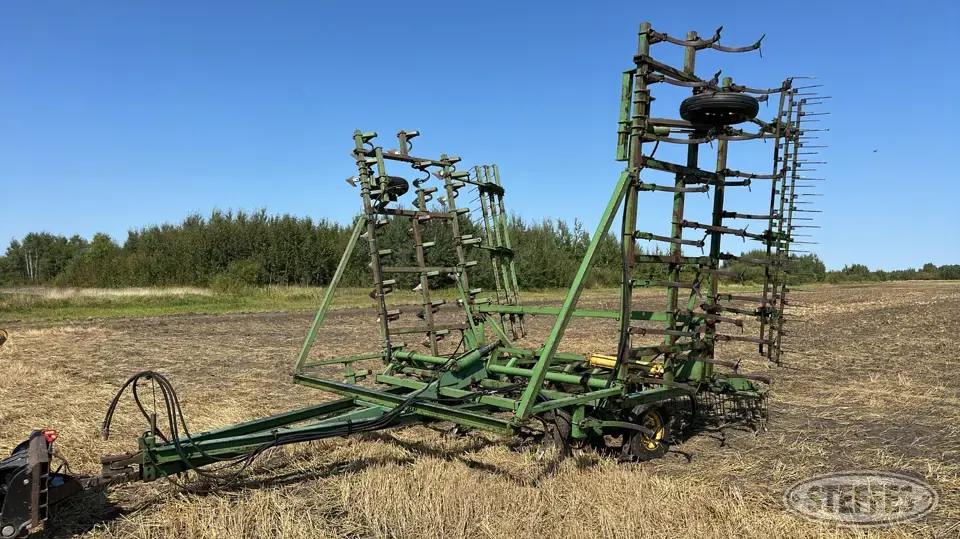 John Deere 1000 Field Cultivator