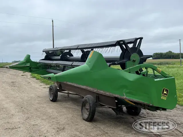 John Deere 220