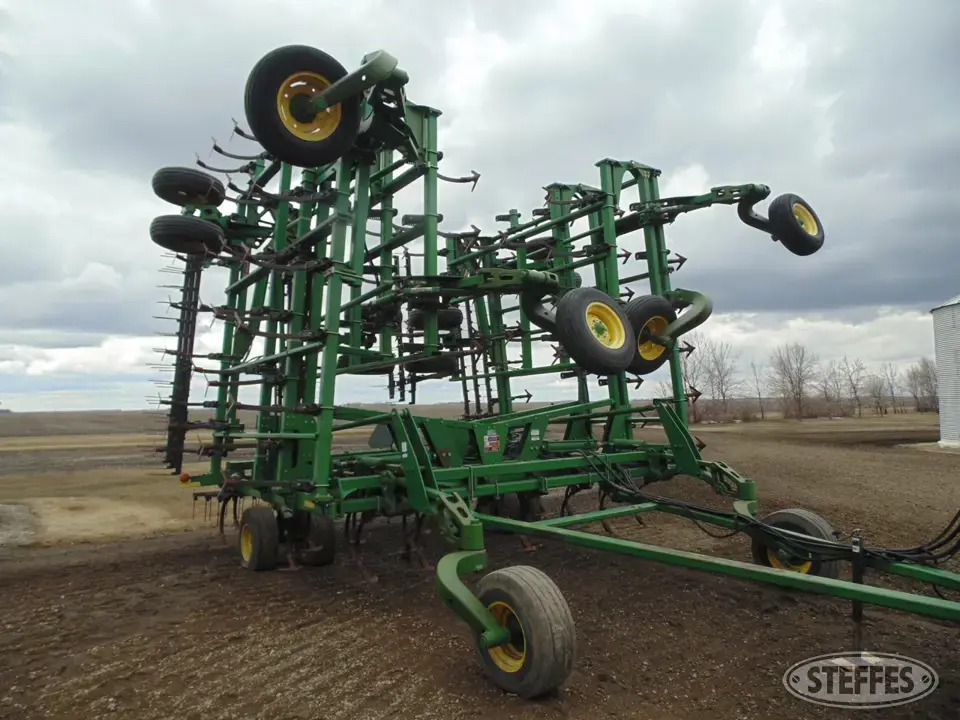 2006 John Deere 2200 Field Cultivator