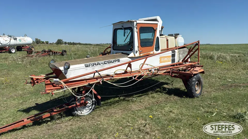 Melroe 103 Spra-Coupe Self-Propelled Sprayer