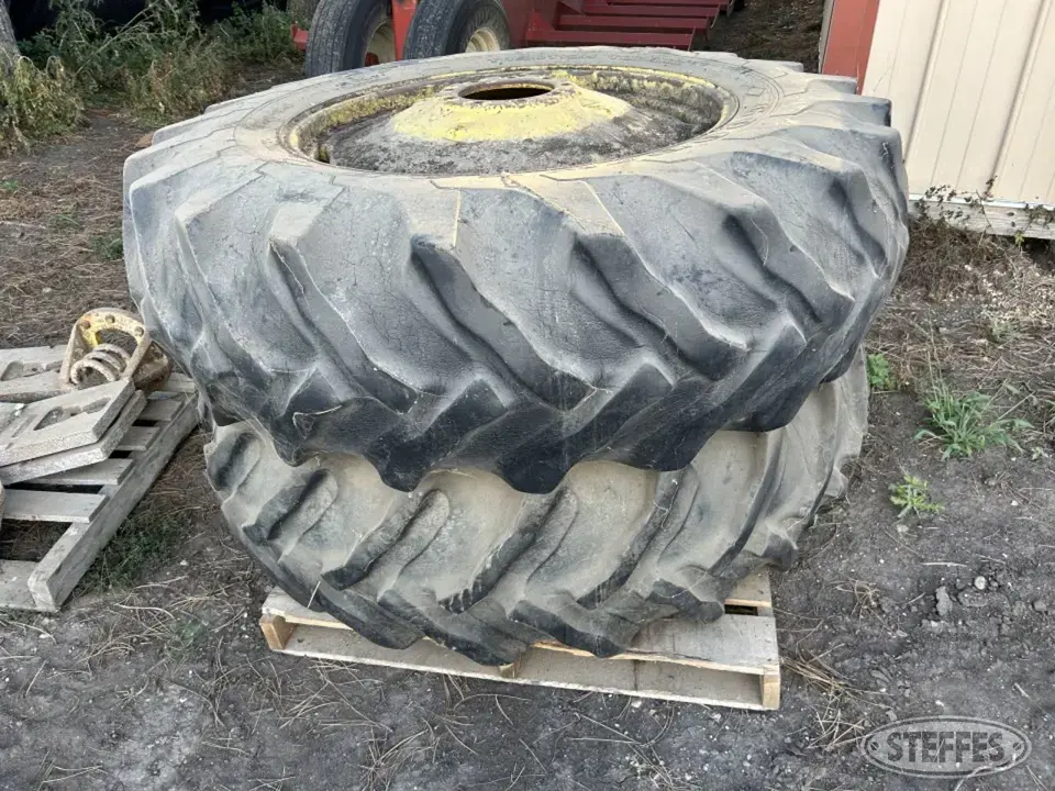 John Deere 4020 Tractor-Implement Tire