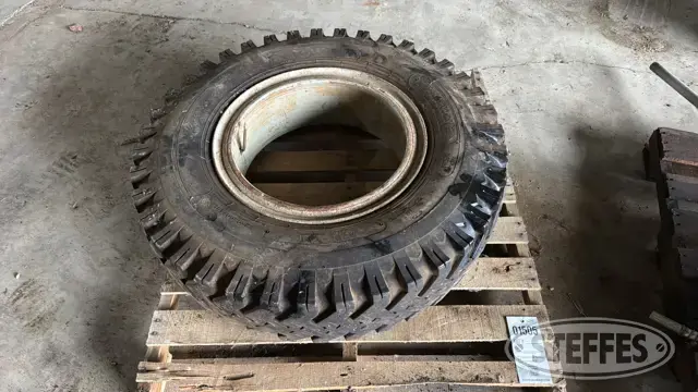 Co-op 9.00-20 tire