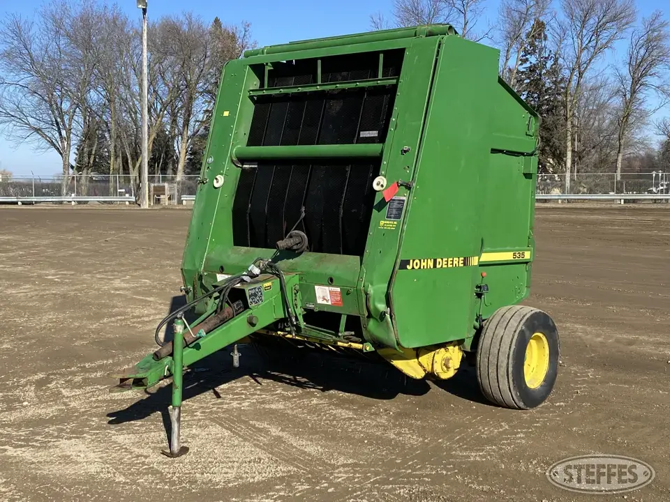 John Deere 535 Round Baler