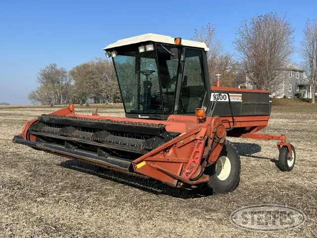 Hesston 8200